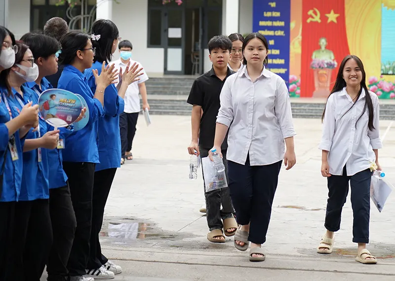 Hơn 4.000 thanh niên tình nguyện tiếp sức kỳ thi tuyển sinh lớp 10 ở Hà Nội