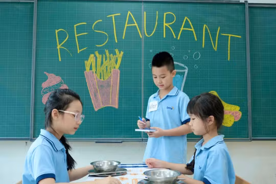 Học sinh Trường Tiểu học, THCS và THPT Hồng Đức (Hưng Yên).