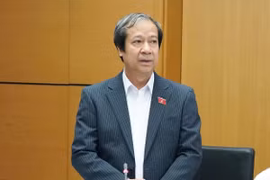 Bộ trưởng Nguyễn Kim Sơn trao đổi tại họp tổ - chiều 22/10.