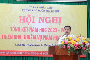 Ông Nguyễn Hữu Luật - Trưởng Phòng GD&ĐT TP Buôn Ma Thuột triển khai nhiệm vụ năm học 2024-2025. (Ảnh: Thành Tâm)