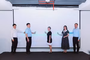 Các đại biểu thực hiện nghi thức phát động Cuộc thi.