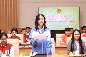 Trương Thanh Xuân lớp 12 Trường THPT chuyên Bắc Ninh vinh dự chia sẻ tại buổi gặp mặt của Thủ tướng Chính phủ.