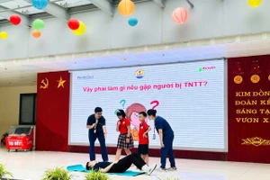 Học sinh Trường Tiểu học Kim Đồng chia sẻ hiểu biết về phòng chống tai nạn thương tích.