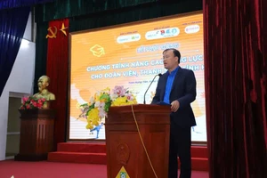 Bí thư Tỉnh đoàn Hưng Yên Thiệu Minh Quỳnh phát động chương trình. Ảnh Đinh Chiến