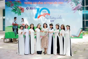 Nhà giáo Nguyễn Thị Dư chia sẻ với các sinh viên ngành mầm non.