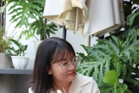 Chị Nguyễn Thùy Phương chia sẻ về thói quen đọc sách. Ảnh: Hoài Ninh.