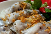 Bánh cuốn Thanh Trì có đặc trưng mỏng tang.