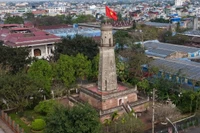 Cột cờ Nam Định là một trong những công trình kiến trúc tiêu biểu của Nam Định. 