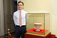 Bát bồng gốm văn hóa Hoa Lộc thuộc sở hữu của diễn viên Chi Bảo vừa được công nhận bảo vật quốc gia (đợt 14). Ảnh: NVCC.
