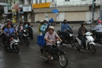 Trường Giang vào vai người cha lam lũ trong phim 'Nhà ba tôi một phòng'.