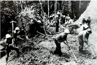 Đội 25 thanh niên xung phong mở đường Quyết Thắng. Ảnh tư liệu