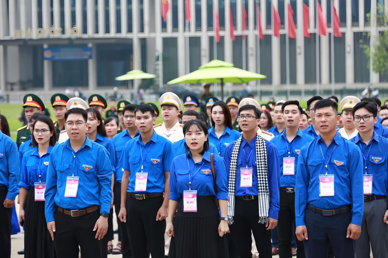 Nàng hậu đầu tiên được nhận bằng khen Thanh niên tiên tiến làm theo lời Bác