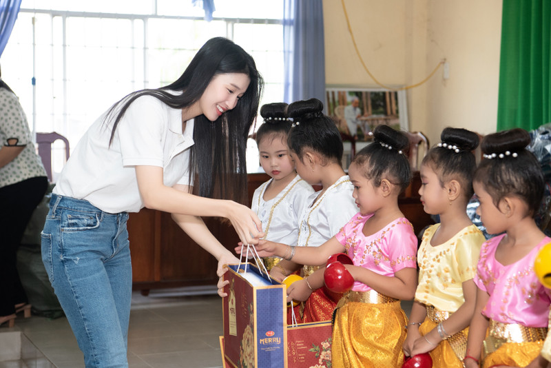 Hoa hậu Mai Phương, Á hậu Phương Nhi làm điều đặc biệt trước thềm thi quốc tế