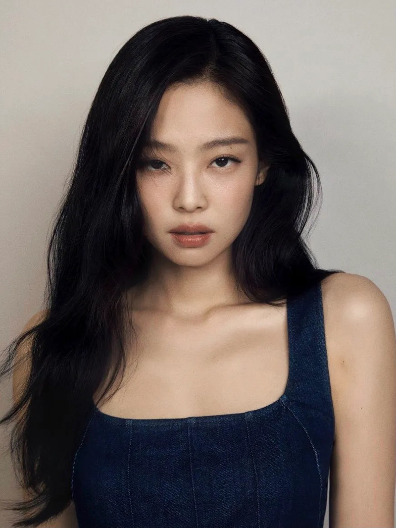 Jennie (BLACKPINK) khoe vòng eo siêu nhỏ tuyệt đẹp