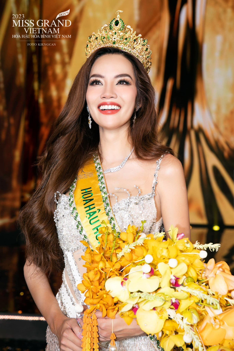 Vẻ đẹp hiện đại của người đẹp 28 tuổi đăng quang Miss Grand Vietnam 2023