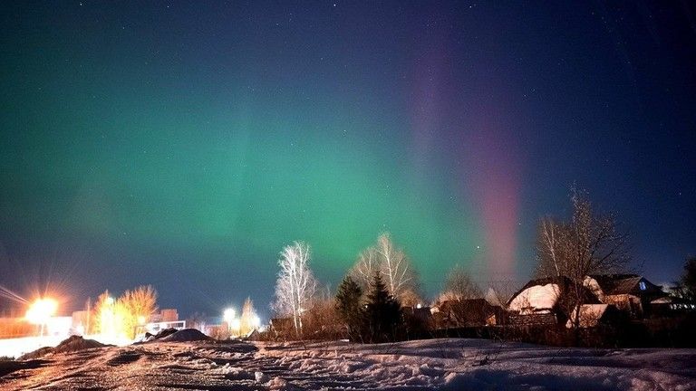 Vũ điệu màu sắc đầy mê hoặc của bắc cực quang ở Nga