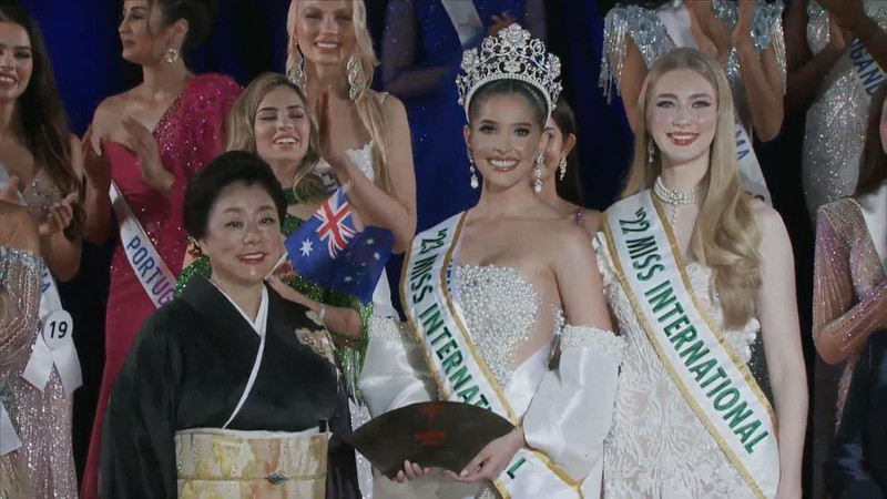 'Búp bê' Venezuela đăng quang Miss International 2023