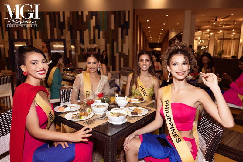 Thí sinh Miss Grand International nơm nớp lo... tăng cân