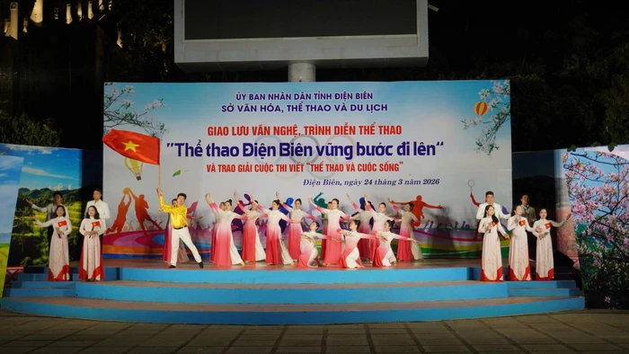 Chương trình nghệ thuật chào mừng với các tiết mục đặc sắc.