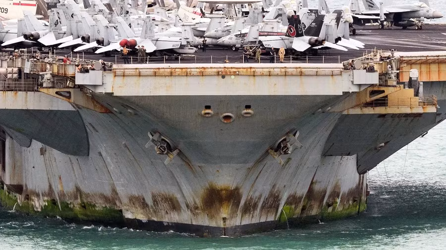 Siêu tàu sân bay Mỹ USS Abraham Lincoln như vừa rời ‘Địa ngục trần gian’