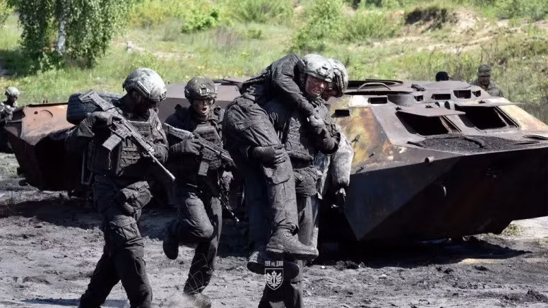 Ukraine có thể mất 100.000 quân nếu cố giữ Sloviansk-Kramatorsk