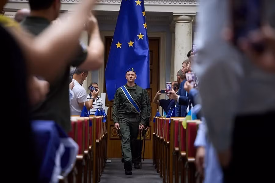 Pháp, Đức cho Ukraine cái bánh vẽ về ‘thành viên tượng trưng’ của EU