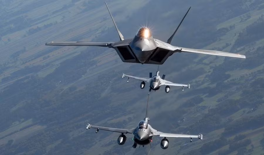 200 máy bay NATO đang vây quanh biên giới Nga