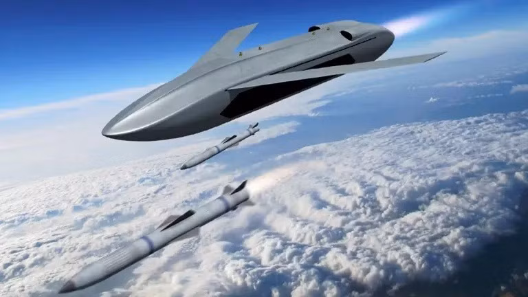 Phóng tên lửa AIM-120 từ máy bay không người lái MQ-28 Ghost Bat để bắn hạ máy bay không người lái mục tiêu.