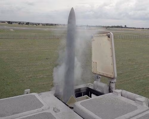 Tomahawk_phong_tu_Mk-41_mat_dat.jpg