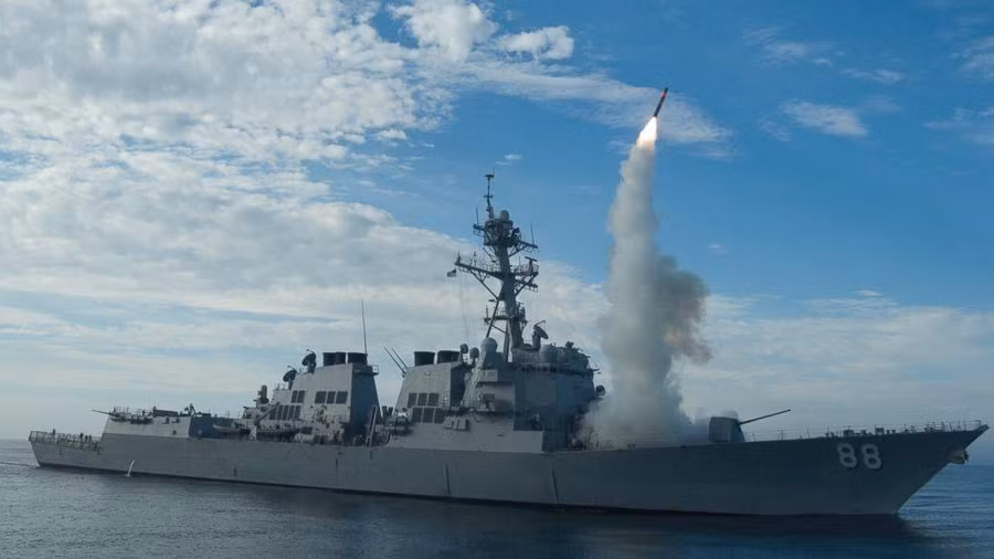 3_Tomahawk_phong_tu_Mk-41_mat_dat.jpg