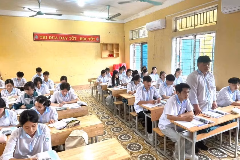 Trường THPT Long Châu Sa đổi mới phương pháp dạy học, tạo môi trường để học sinh phát huy khả năng tư duy.