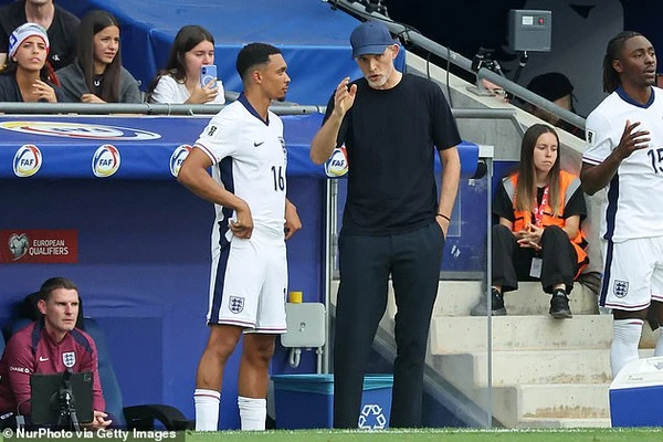 Trent Alexander-Arnold nhận “cú đúp” tin xấu