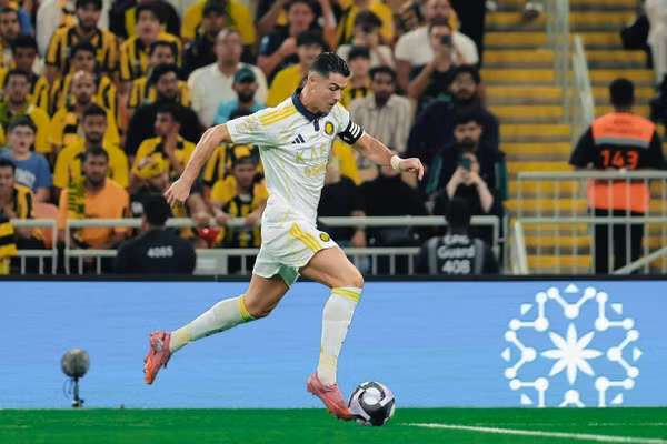 Ronaldo cán mốc 946 bàn, giúp Al Nassr hạ đương kim vô địch Saudi League