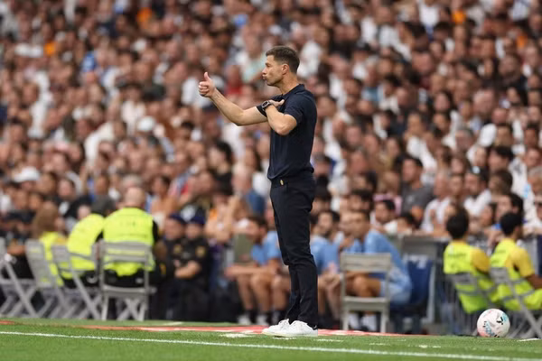 HLV Xabi Alonso đi vào lịch sử Real Madrid 
