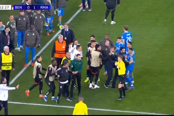 Hỗn loạn trận Benfica thua Real Madrid