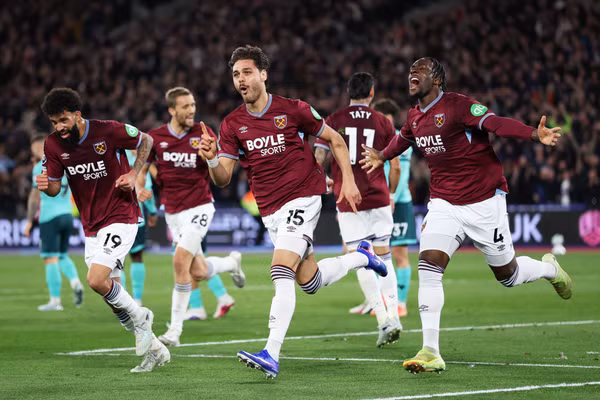 West Ham đẩy Tottenham đến bờ vực rớt hạng