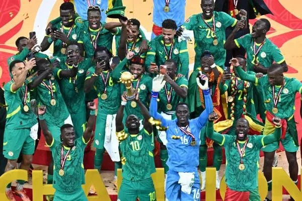 Cú ‘quay xe’ chưa từng có tiền lệ ở chung kết Cúp bóng đá châu Phi