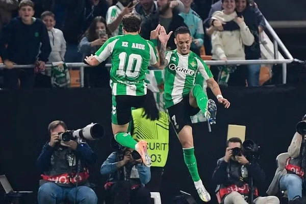 Video: Antony ghi siêu phẩm, giới mộ điệu nhớ tới… Messi