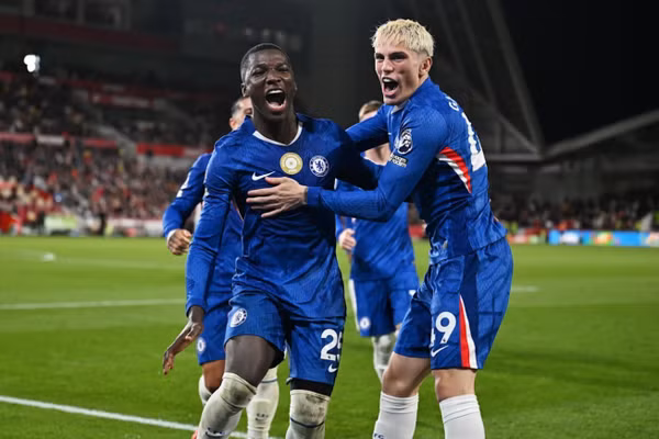 Chelsea ra mắt Garnacho, mất 2 điểm phút cuối