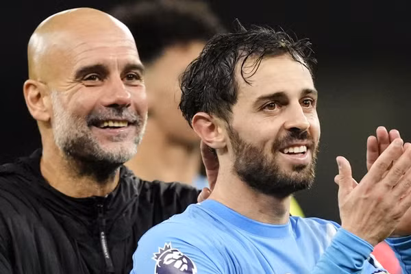 9 năm huy hoàng của thủ quân Silva tại Man City 