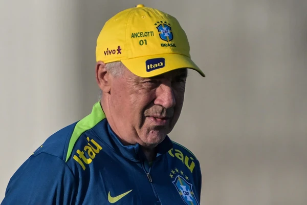 HLV Ancelotti lĩnh án tù