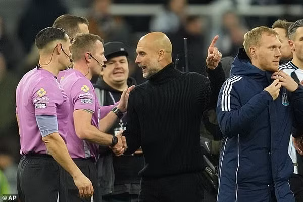 HLV Man City đưa Arsenal ‘lên mây’