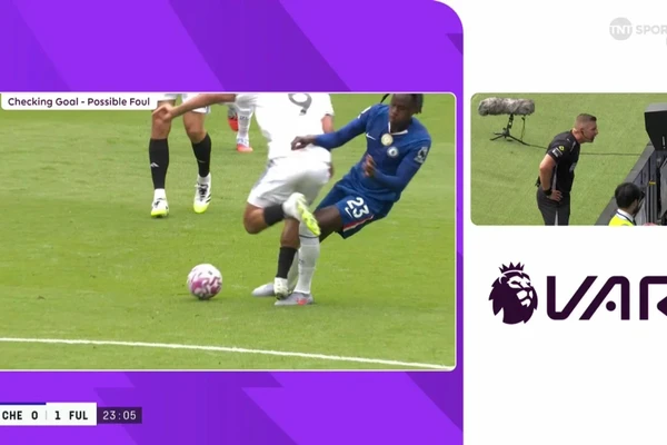 Chelsea thắng Fulham gây tranh cãi 