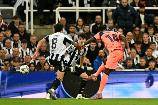 Rashford tỏa sáng tại Barca, cổ động viên Man Utd đòi sa thải HLV Amorim