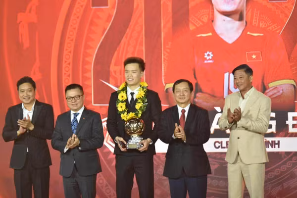 Hoàng Đức nói gì sau khi đoạt Quả bóng Vàng?