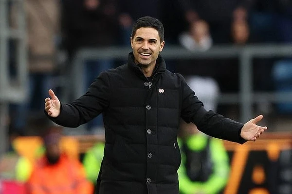 Arsenal trả giá đắt để giữ vững ngôi đầu Ngoại hạng Anh 