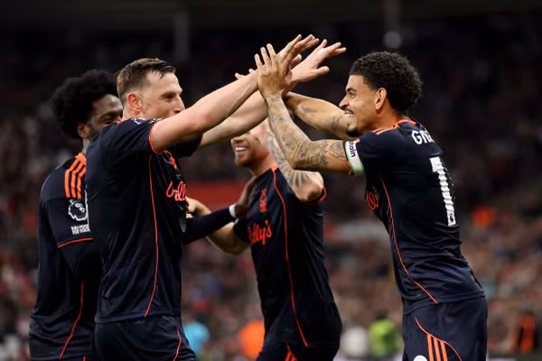 Nottingham Forest thoát hiểm, đẩy Tottenham tới gần giải hạng Nhất