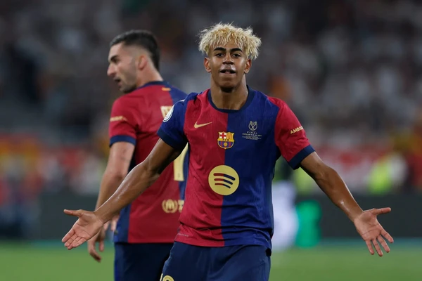 Barca thẳng thừng từ chối đề nghị kỷ lục 463 triệu USD cho thần đồng Yamal