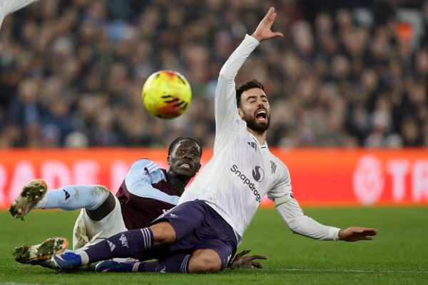 Man Utd ‘thiệt đơn thiệt kép’ ở Ngoại hạng Anh 