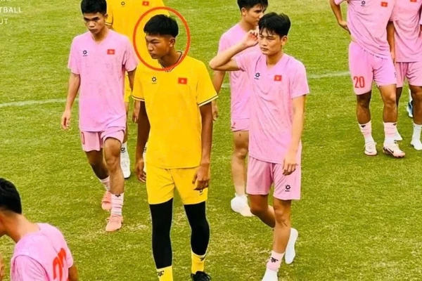 Thủ môn Việt Nam cao gần 2m từ chối quốc tịch Nhật Bản